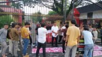 AMPK SU Demo di Poldasu: Amiruddin Siregar S.H. Telanjangi Kebobrokan Satlantas Polrestabes Medan, Desak Kapolda Segera Copot Oknum! AMPK SU Demo di Poldasu: Amiruddin Siregar S.H. Telanjangi Kebobrokan Satlantas Polrestabes Medan, Desak Kapolda Segera Copot Oknum!